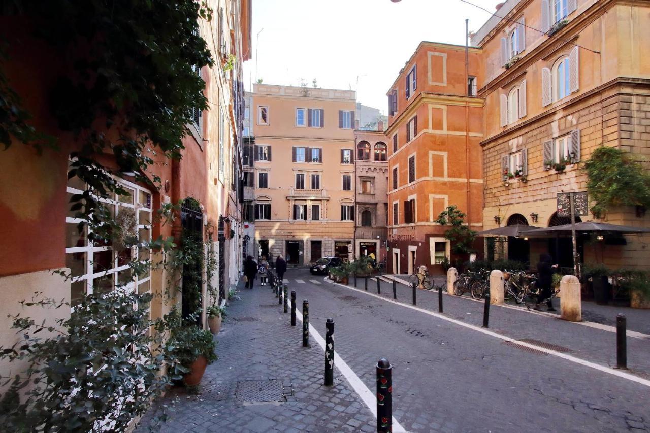 Eve Monti Penthouse, Rome